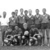 Der schwäbische Jugendpokalsieger des Jahres 1963 mit Gerd Müller (kniend, Zweiter von links). Links stehend der damalige Jugendleiter Georg Münzinger, der als Entdecker von Gerd Müller gilt. 	