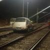 Ein verwirrter Mann aus Prittriching ist mit seinem Auto auf Gleise gefahren. Der defekte Wagen blieb kurz vor dem Weilheimer Bahnhof stehen.