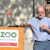 Der Umweltreferent der Stadt Augsburg, Reiner Erben, freut sich über die bessere Erreichbarkeit des Zoos mit dem Rad. 