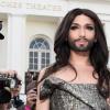 Die Sängerin Conchita Wurst kam zur Stonewall Gala in Berlin und richtete klare Worte an die gay community.