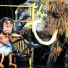 Mammut, der wollige Geselle des Neandertalers, ist in der Augsburger Puppenkiste allemal schlauer als der brabbelnde Urmensch. Foto: Fred Schöllhorn
