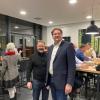 FWG-Fraktionschef Roland Prießnitz (links) und Landratskandidat Joachim Eisenkolb sprachen beim Neujahrsempfang im Orange Campus. 