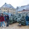 Die Waldweihnacht auf Gut Mergenthau bei Kissing ist idyllisch und zieht viel Publikum an. Doch am Wochenende musste der Parkplatz gesperrt werden. 
