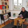 Wolfram Grzabka und seine Frau Gabriela Palm haben in ihrem Altstadthaus am Friedberger Berg 7 ein offenes BücherZimmer eingerichtet.