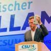 Der ehemalige Bundesverteidigungsminister Karl-Theodor zu Guttenberg (CSU) spricht auf dem Gillamoos-Festplatz in Abensberg im Zelt der CSU beim politischen Gillamoos. 