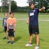 Sowohl der Handball- als auch der Leichtathletiknachwuchs (Bild) des TSV Niederraunau werden von Jakob Eheim im Rahmen seines Freiwilligen Sozialen Jahres trainiert – in Zeiten von Corona natürlich mit Abstand. 	