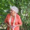 Vor sieben Jahren war Erna Meißner bereits die älteste noch lebende Lehrerin im Zusamtal. Damals führte sie noch durch ihren Garten (Bild) in Unterthürheim. Die letzten drei Jahre verbrachte sie im Seniorenzentrum St. Klara in Wertingen.