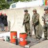 Mit einer aufsehenerregenden Performance haben Friedensaktivisten auf dem Münsterplatz für Frieden und Abrüstung demonstriert.  	