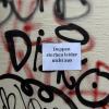 An vielen Stellen in Augsburg gibt es illegale Graffiti. Am Hunoldsgraben hat ein Anwohner selbst mit einem Zettel reagiert. 