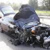 Nachdem ein Audi einem Sattelschlepper nicht mehr ausweichen konnte, rammte er ihn von hinten. Dabei wurde das Auto zerstört und seine Insassen verwundet. Vor allem die Beifahrerin wurde dabei schwer verletzt.