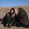 Afghanische Frauen trauern um Angehörige, die bei den Erdbeben ums Leben gekommen sind.