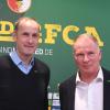 Der Corona-Virus trifft auch den FC Augsburg. Dessen neuer Trainer Heiko Herrlich (links) und FCA-Manager  Stefan Reuter (rechts) stellen sich auf schwere Zeiten ein. Konsequenz: Die Geschäftsstelle schließt bis 22. März.
