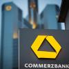 Die Commerzbank baut ihre Strategie radikal um - und schließt daher etwa 200 Filialen. Rund 2300 Vollzeitstellen sollen gestrichen werden.