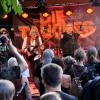 Drei Tage, sechs Bands: Etliche Besucher kamen zum Festival Summer Bash in die Traube in Bellenberg. Fans hörten  zum ersten Mal das neue Album der Kult-Band Die Taucher.