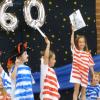 Der 60. Geburtstag der Grundschule im Neusässer Stadtteil Westheim wurde mit Gesang, Tanz und Akrobatik kräftig gefeiert. Die vielen Besucher machten gerne mit. 	