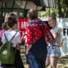 Teilnehmer des «Sommerkongresses» der Fridays for Future Bewegung stehen im Dortmunder Revierpark.