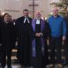 Das Foto zeigt (von links) Gerhard Schöttl, Johanna Larch, Pfarrer und stellvertretender Dekan Friedrich Martin, Dekan im Ruhestand Wolfgang-Jürgen Stark, Klaus Petzendorfer und Markus Weyhmüller. 	