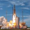 Eine Rakete vom Typ Ariane 5 startet. Dem Raumtransport kommt viel Geld zu.