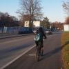Neu geteert und breiter angelegt: In der Augsburger Straße haben die Fahrradfahrer jetzt mehr Platz. 	
