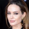 Angelina Jolie gibt sich zu ihrem Regiedebüt bescheiden. Es gebe möglicherweise Leute, die fachlich fähiger als sie seien, sagte Jolie in Berlin.