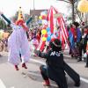 Mehrere Tausend Besucherinnen und Besucher säumten die Straßen, um mit dem Kötzer Narren Club Fasching zu feiern.