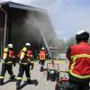 Bei einem Brand auf einem Bauernhof in Hirblingen waren viele Feuerwehrleute im Einsatz.