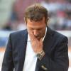 Au Backe. Für Markus Weinzierl war das Spiel in Augsburg das letzte als Trainer des VfB Stuttgart. Nach dem 0:6 gegen seinen alten Verein wurde er beurlaubt.  	