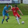 Die Bezirksliga-Fußballer des TSV Ziemetshausen haben den Kampf um den Klassenerhalt nun vielleicht endgültig angenommen. Hier setzt sich Maximilian Vihl gegen David Djajic durch.