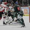 Panther-Torwart Olivier Roy (Mitte) war der überragende Mann im Spiel gegen die Fishtown Penguins Bremerhaven. Er hielt den AEV im Spiel.