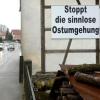 In Kleinkötz wurde im Dezember 2020 gegen die Osttrasse protestiert. Bis heute sorgt die geplante Umgehungsstraße von Ichenhausen für Diskussionen in den betroffenen Orten. 