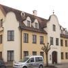 Die Polizei Burgau ermittelt wegen eines Einbruchs in das Verwaltungsgebäude in Offingen. 