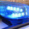 Ein Unbekannter versuchte laut Polizei ein in Diedorf abgestelltes Auto aufzubrechen. 