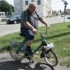 Haunstetter Original: Andreas Brem auf seinem Vélosolex.