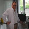 Der Donauwörther Onkologe Professor Dirk Hempel behandelt Leukämiepatienten mit künstlichen Antikörpern - mit Erfolg. 