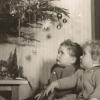 Das Bild zeigt Oliver Strahl und seine Schwester im Jahr 1962 in Gröbenzell. "Als Kind und vor allem zur damaligen Zeit war Weihnachten etwas Besonderes, Ehrfurchtsvolles. Da hatte man noch von der besinnlichen staden Zeit und nicht besinnlosen und schrillen Weihnachten gesprochen."