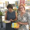 Büchereileiterin Evi Nagl begrüßte die Augsburger Buchautorin und Journalistin Birgit Müller-Bardorff in Dasing (von links).  	Foto: Gabriele Hamp