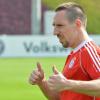 Daumen hoch: Franck Ribéry meldet sich fit für das Spiel gegen den SC Freiburg.