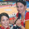 Die aus Dillingen-Hausen stammende Rollstuhlbasketballerin zusammen mit ihrer Schwester Karin (links) bei den Paralympics 2008 in Peking.