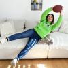 Ein Touchdown ist die Krönung beim American Football. Melanie Hammel fängt den Ball im Anflug auf die Wohnzimmercouch.