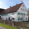 Im Jahr 2022 ein anderes Bild: das Bergmüller-Haus heute. Die Giebelseite jetzt ohne Balkon und Hausbegrünung. 