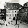 Das Stetten-Institut im Jahr 1907. Der Goldschmiedebrunnen fehlt noch, er wurde erst 1912 aufgestellt.