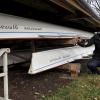 Die Ruderboote des Ammersee-Gymnasiums lagern derzeit unter einem Holzgestellt mit Plane auf einer Wiese des Campingplatzes in unmittelbarer Nähe der Schule. Der stellvertretende Schulleiter Georg Büttner hofft, die Sportgeräte bald in einem Bootshaus unterbringen zu können.