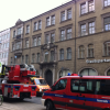 Großeinsatz der Feuerwehr am Augsburger Rathausplatz: Ein steinerner Sims droht abzustürzen.