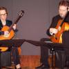 Edith Lehner und Norbert Neunzling traten als Gitarrenduo Saitenspuren im Rahmen des Kulturprogramms Graben auf. 
