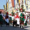 Gänse, Ochsen, bepackte Esel: Beim Einzug der Bauern und Handwerker auf das Frundsbergfest gab es viel zu sehen.