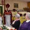 Der Nikolaus und Engelchen Leni brachten den Besuchern der Vorweihnachtsfeier der Awo Binswangen viele gute Worte und Säckchen mit Leckereien mit. 	 	