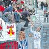 Die Fans des FC Memmingen haben schon seit zwei Jahren bei Auswärtsspielen ihren eigenen Block (hier in Großasbach). 