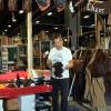 Juri Busato verkauft auf der Reitsportmesse Americana in Augsburg Zubehör. Am Mittwoch beginnt die Messe. 