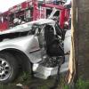 Im Auto eingeklemmt wurde eine 18-Jährige bei einem Unfall zwischen Heißesheim und Mertingen. Die Freiwillige Feuerwehr Mertingen musste sie mithilfe der Rettungsschere aus dem völlig demolierten Wagen befreien. 