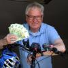 Karl-Heinz Pichler freut sich auf eine Fahrradtour. Er hat beim Retro-Rätsel der Augsburger Allgemeinen 1000 Euro gewonnen. 	